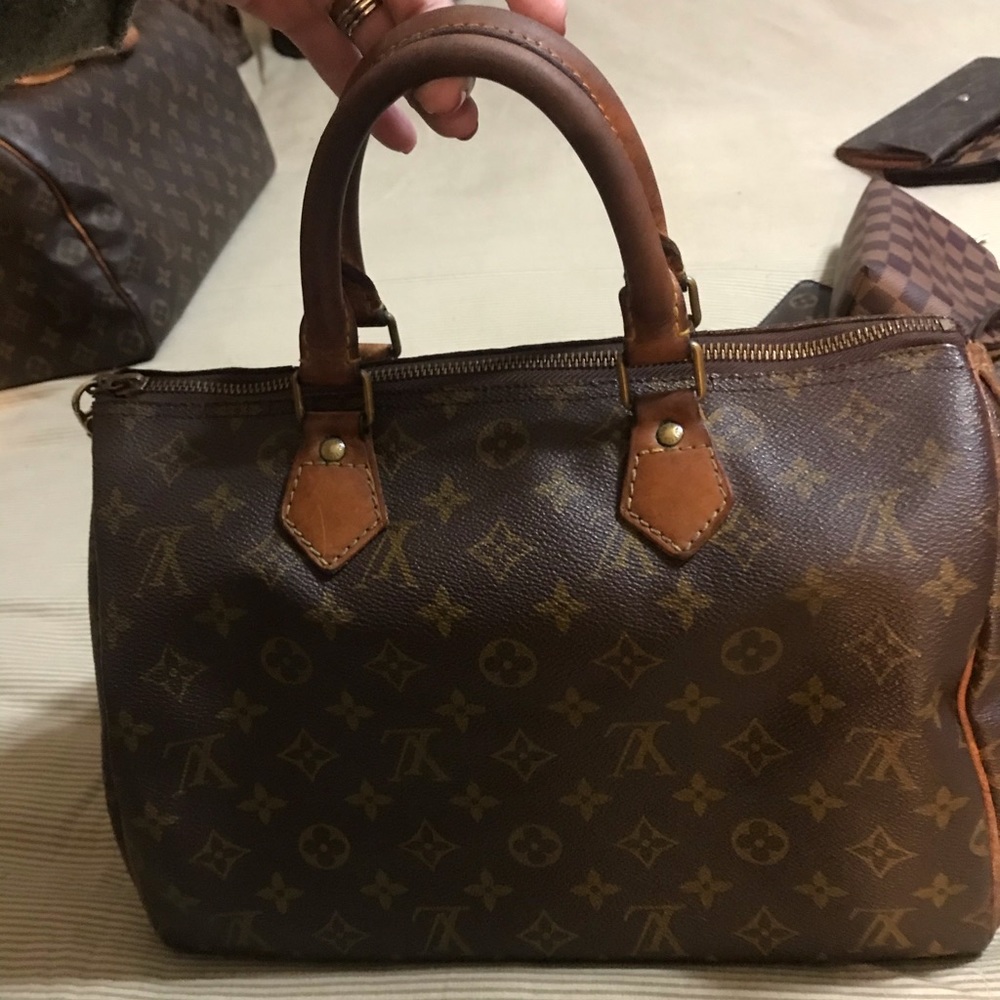 Louis Vuitton Speedy. 30